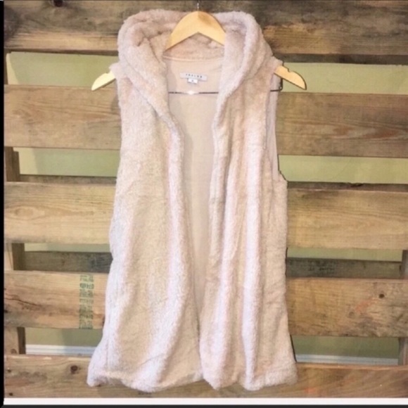 New Fuzzy Sherpa Pocketed Vest - Picture 4 of 4